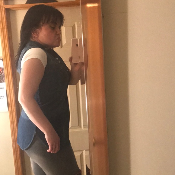 Two toned Denim tank halfway buttoned up high neck - Picture 4 of 4